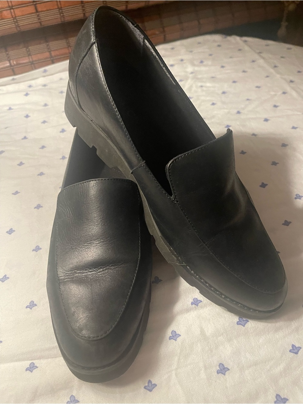 Vionic Black Leather Women's Slip-On Loafers